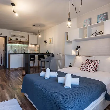 студио в близост до община Апартаменты