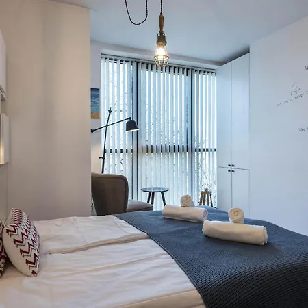 студио в близост до община