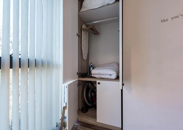 студио в близост до община Варна