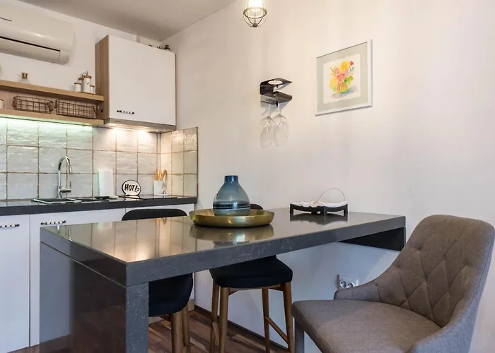 Апартаменты студио в близост до община Варна